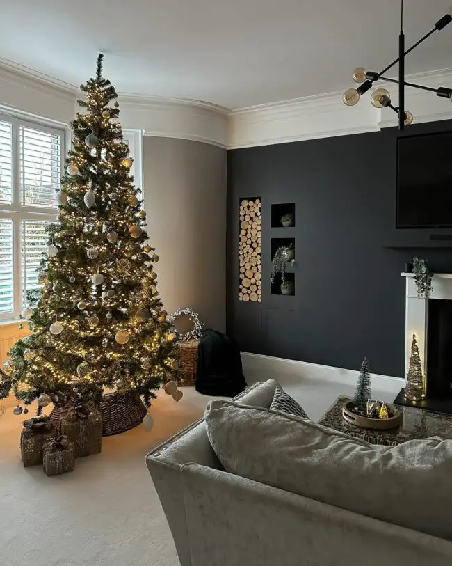 Sleek Simplicity in Holiday Decorations