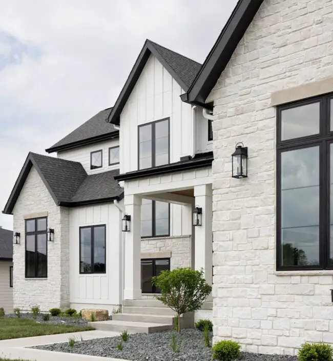 Stone and Siding Fusion for Sophistication