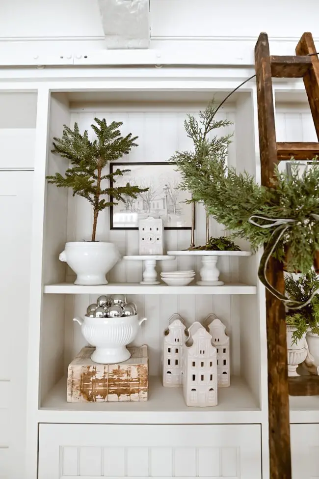 Stylish Christmas Decor for Your Shelves