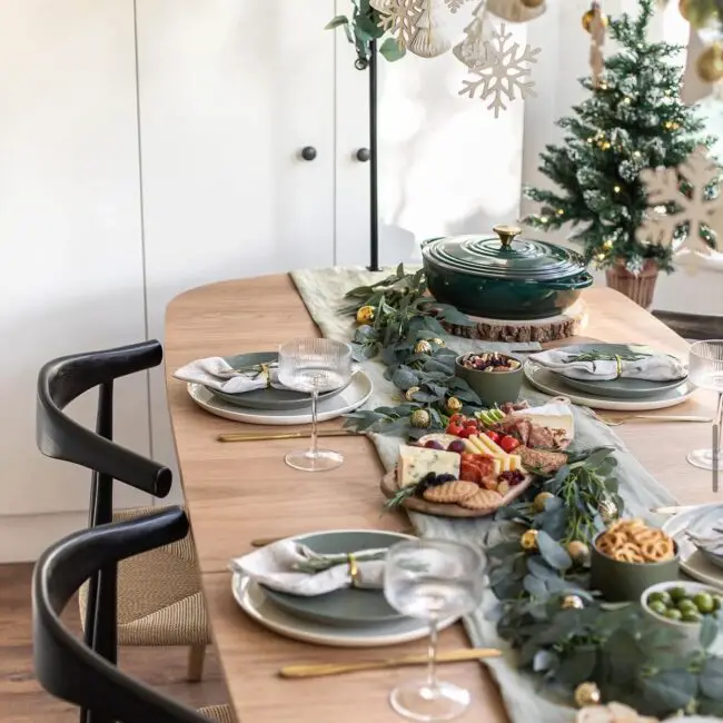 Contemporary Festive Simplicity Unveiled