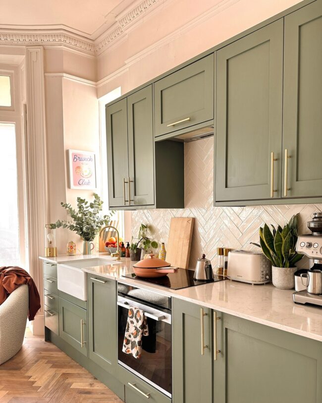 Choosing the Right Green Shade for Your Modern Kitchen