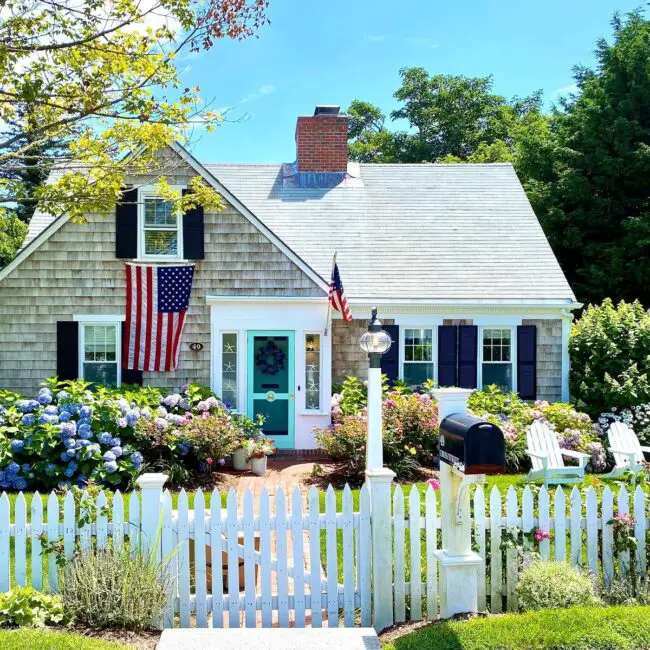 Cozy Coastal Cottage Atmosphere