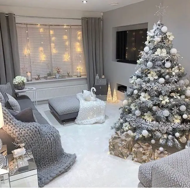 Glamorous Gold Christmas Decor