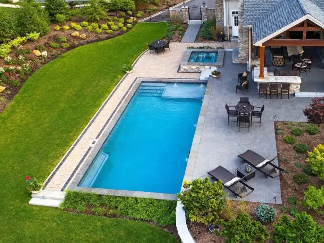 How to Choose the Right Pool Decor for Your Space