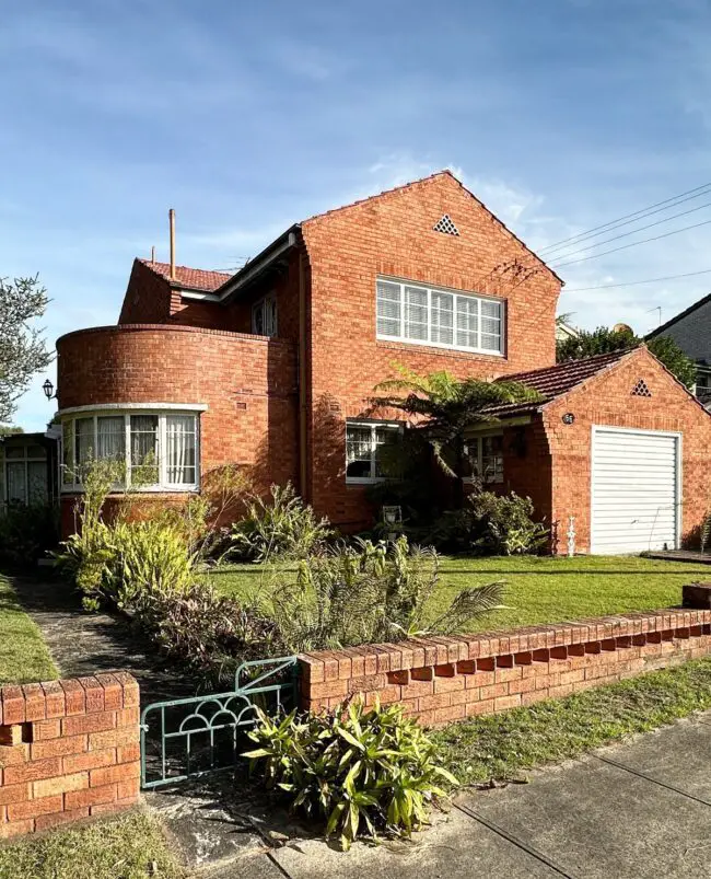 Retro Charm Combined with Lush Gardens