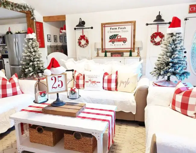 Charming Farmhouse Christmas Room Decor