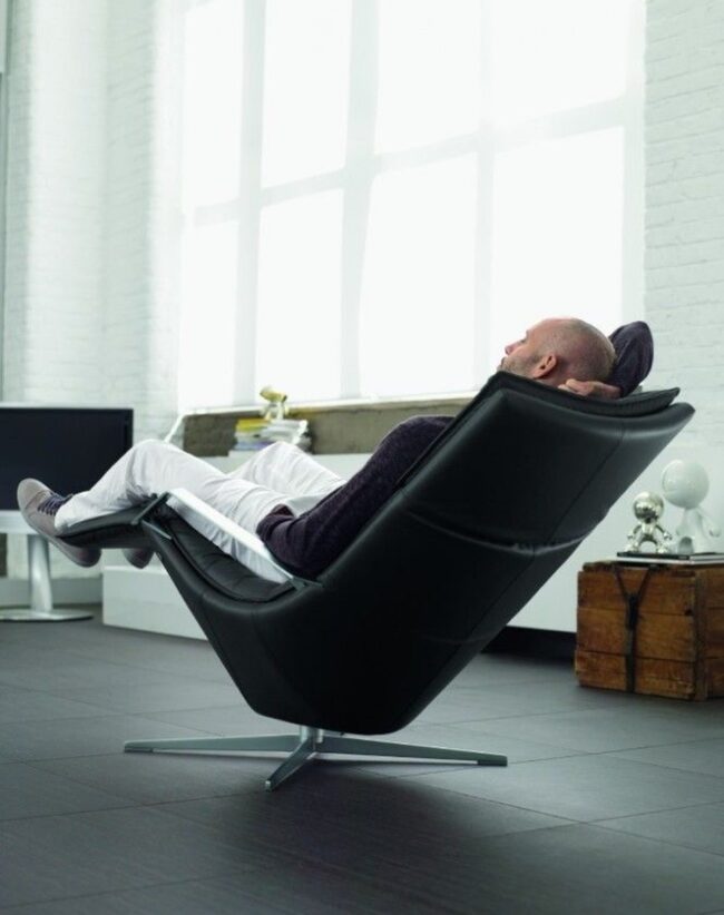 Futuristic Lounger for Advanced Comfort