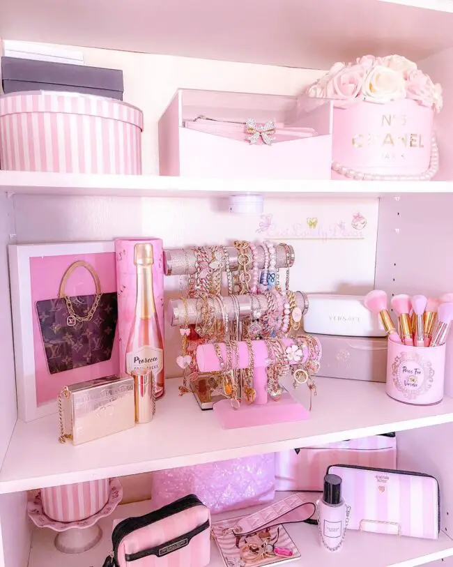 Stylish Pink Shelf Arrangement Ideas