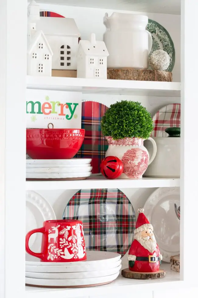 Contemporary Holiday Decor with Timeless Charm