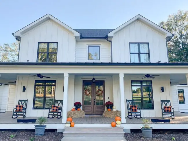 Cozy Porch with Traditional Farmhouse Style