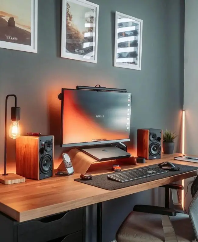 Warm and Inviting Workspace Vibe