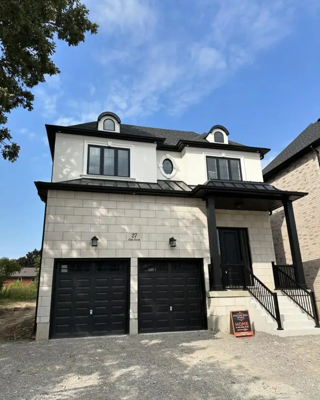 Sophisticated Stucco and Stone Blend