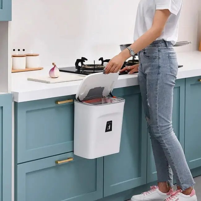 Hanging Trash Bin with Lid