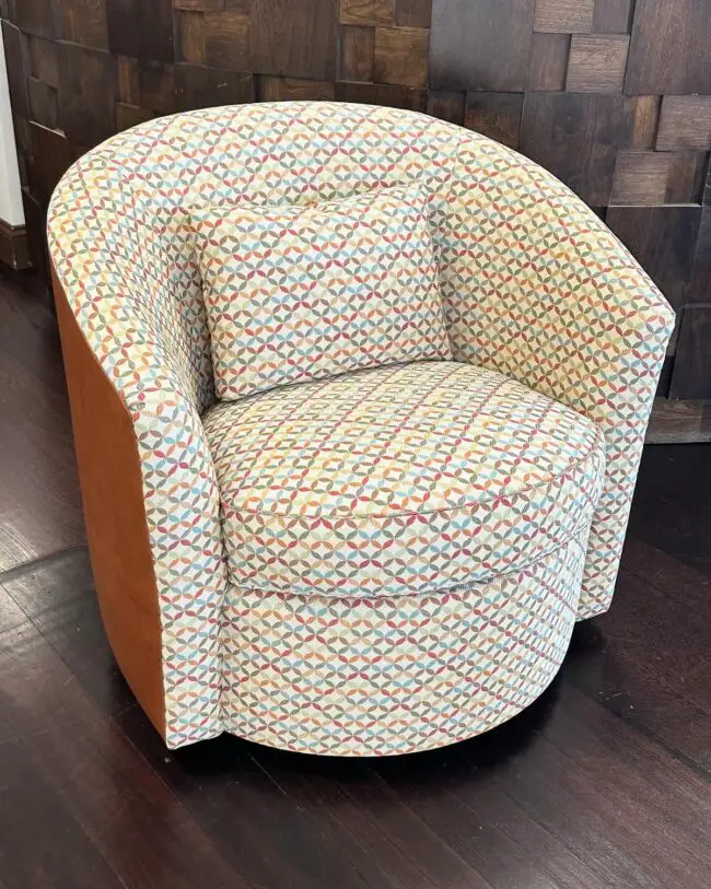 Geometric Patterned Swivel