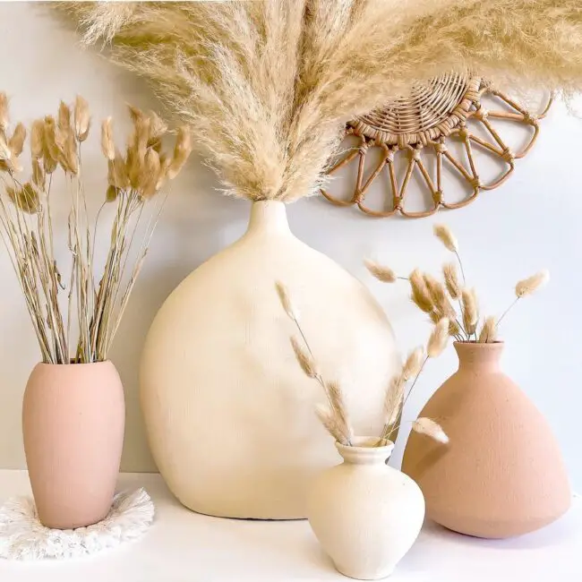 Neutral vases with pampas